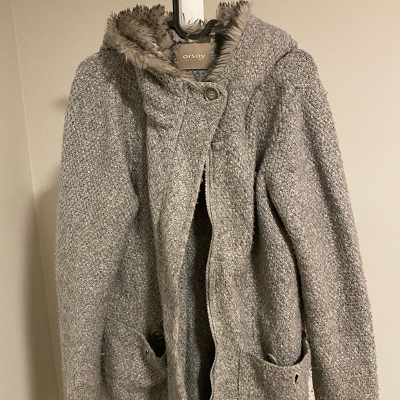 Grey coat, one size fits Medium/Large - Picture 2 of 2